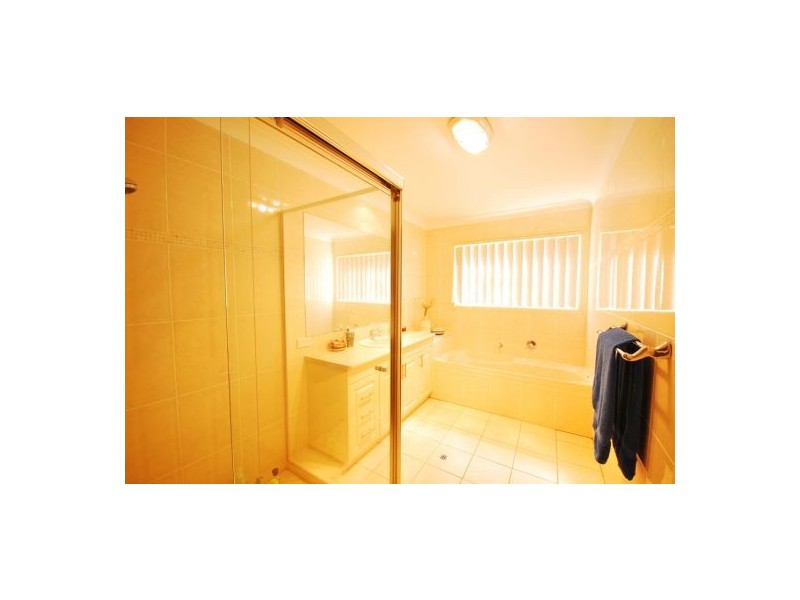 135 White Cedar Cct, Stretton QLD 4116