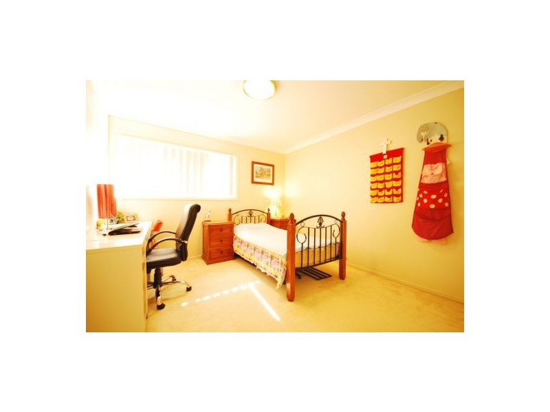 135 White Cedar Cct, Stretton QLD 4116