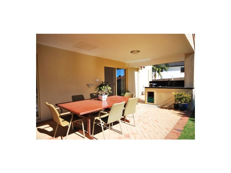 135 White Cedar Cct, Stretton QLD 4116