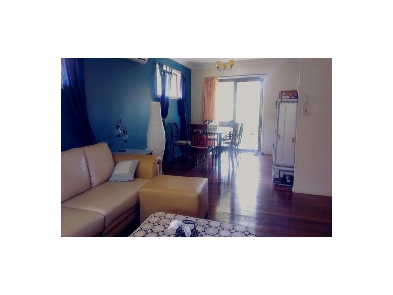 11 Swanfield St, Macgregor QLD 4109