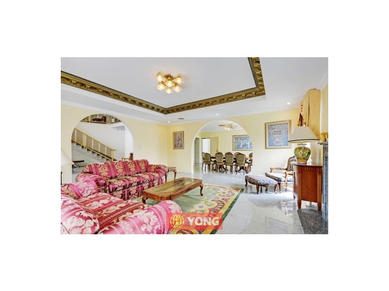 8 Cavallaro St, Robertson QLD 4109