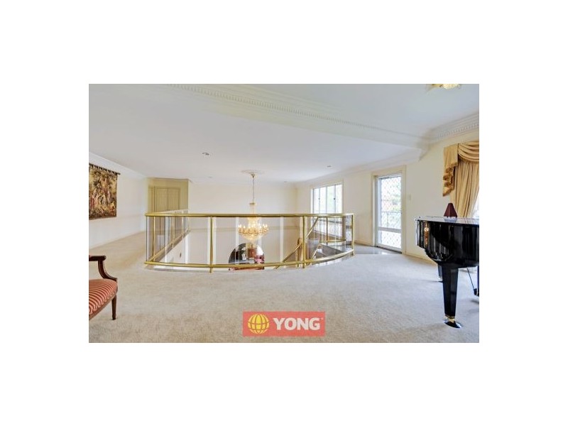 8 Cavallaro St, Robertson QLD 4109