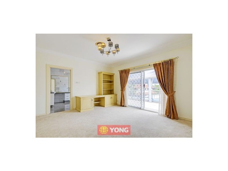 8 Cavallaro St, Robertson QLD 4109