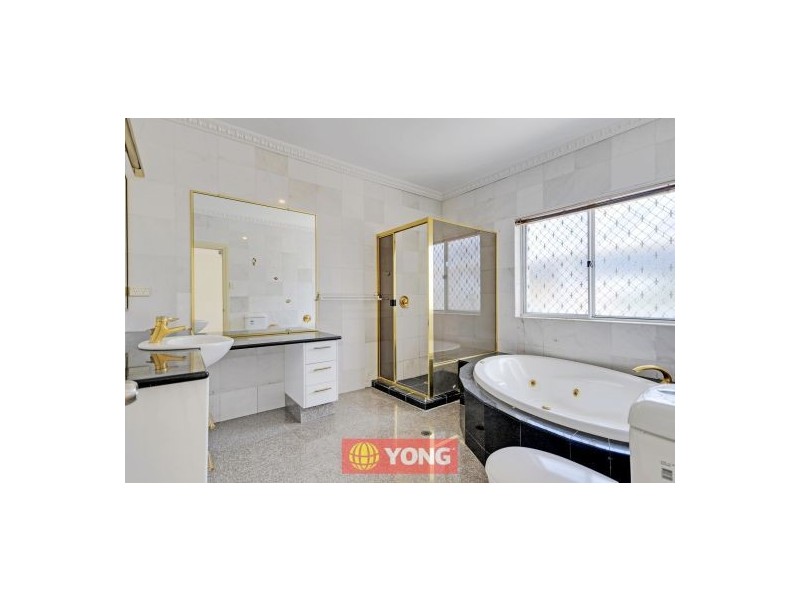 8 Cavallaro St, Robertson QLD 4109