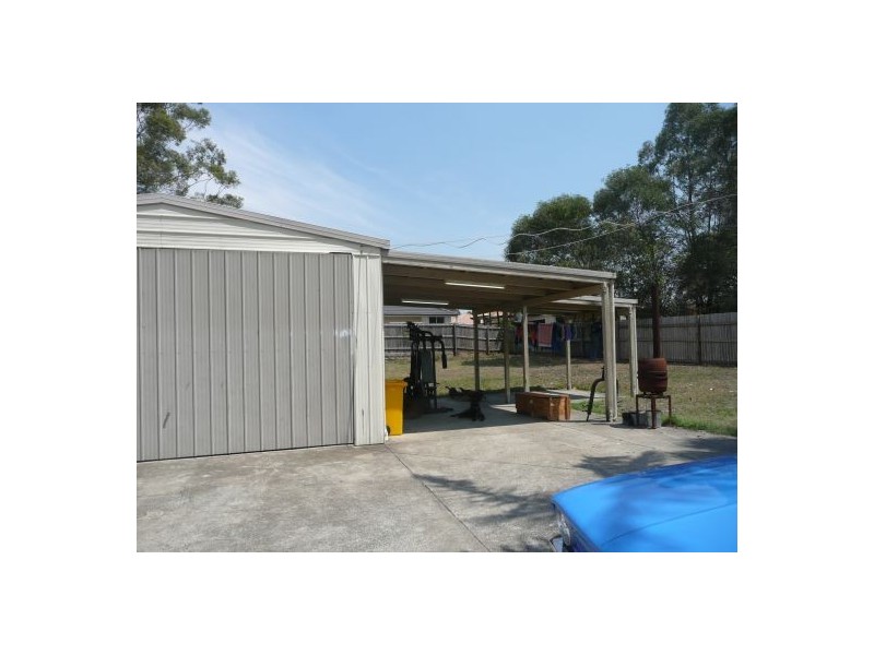194 Emerald Dr, Regents Park QLD 4118