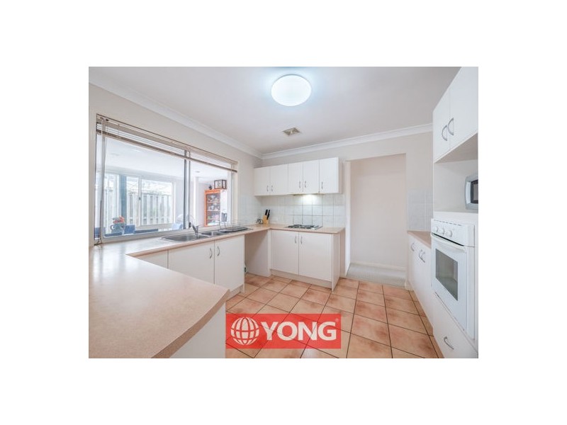 8 Magnolia Grove, Robertson QLD 4109