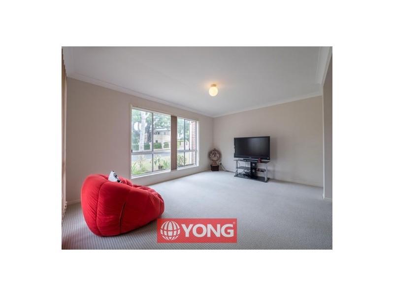 8 Magnolia Grove, Robertson QLD 4109