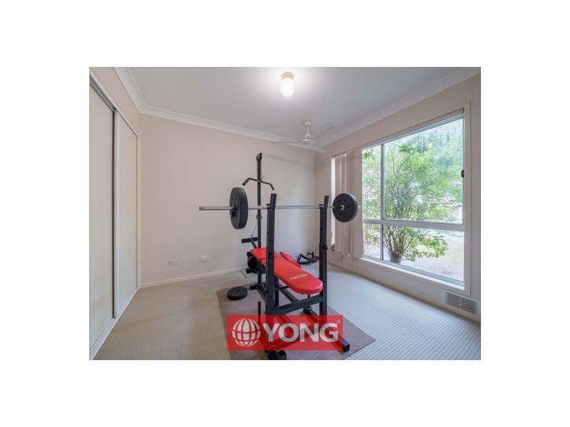 8 Magnolia Grove, Robertson QLD 4109