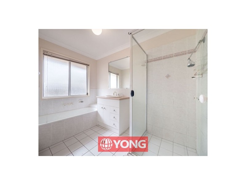 8 Magnolia Grove, Robertson QLD 4109