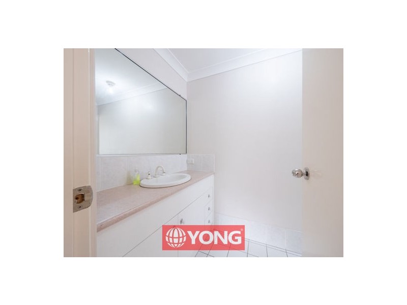 8 Magnolia Grove, Robertson QLD 4109