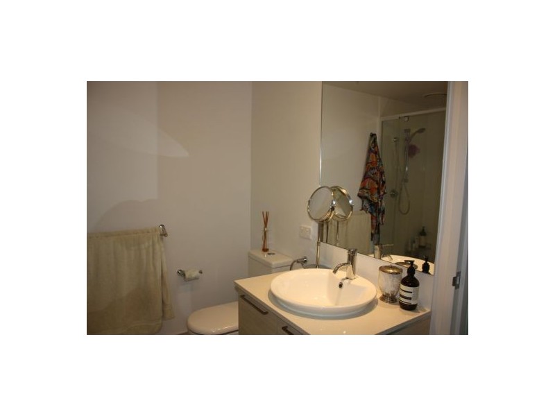 10403/8 Harbour Rd, Hamilton QLD 4007