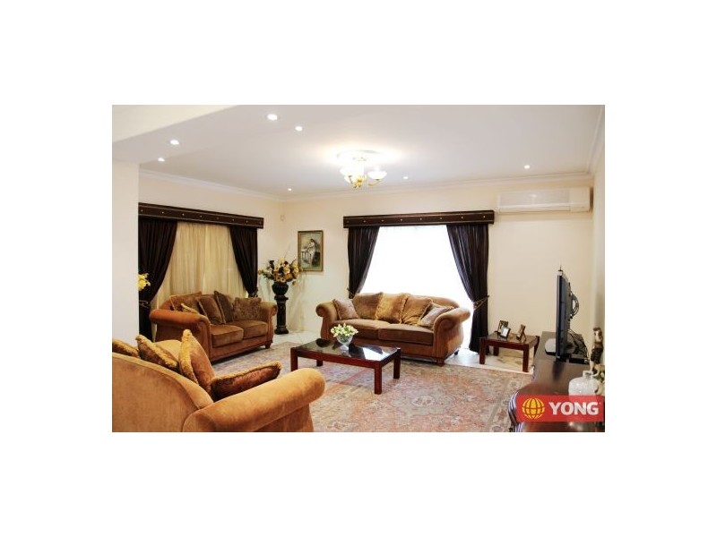 15 Estoril Street, Robertson QLD 4109