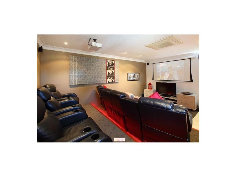 3 Highbury Cl, Carindale QLD 4152