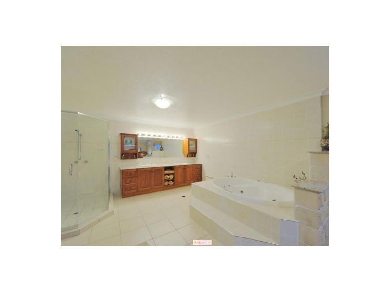 3 Highbury Cl, Carindale QLD 4152