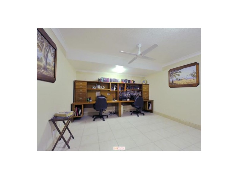 3 Highbury Cl, Carindale QLD 4152