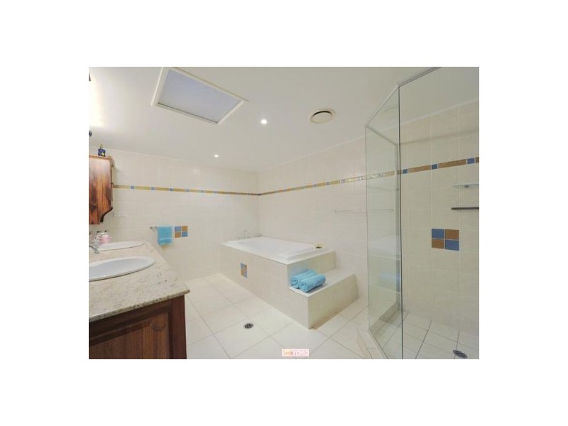 3 Highbury Cl, Carindale QLD 4152