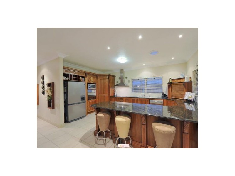 3 Highbury Cl, Carindale QLD 4152