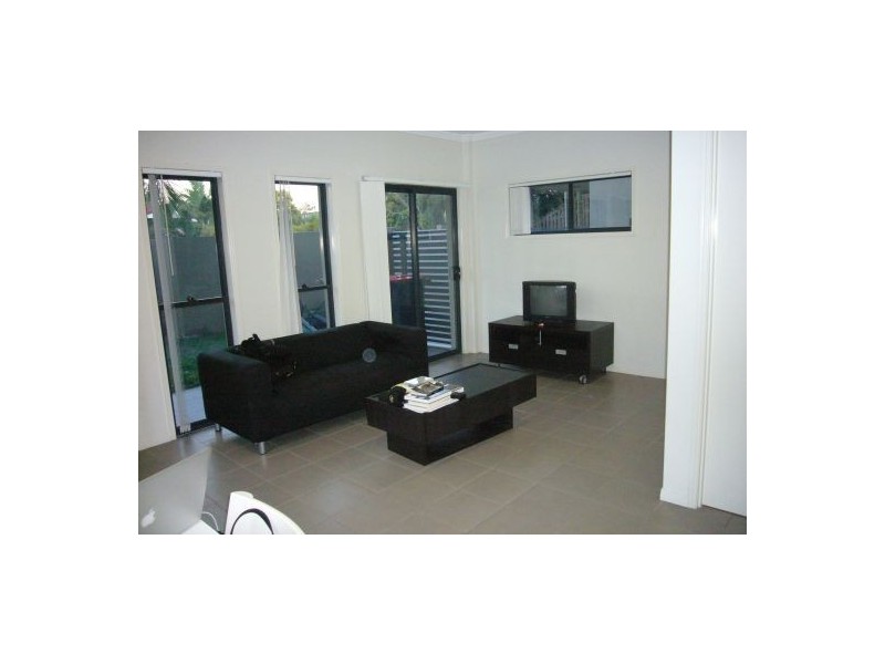 41 Warren St, St Lucia QLD 4067