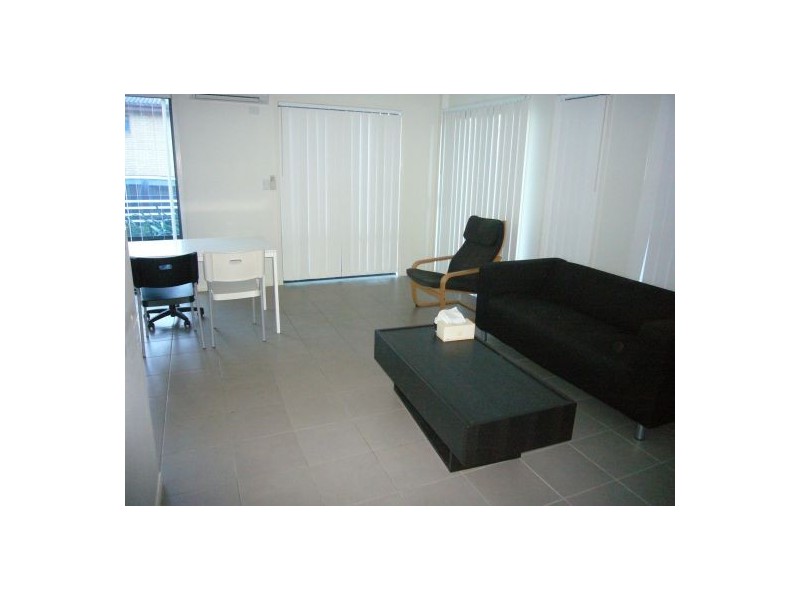 41 Warren St, St Lucia QLD 4067