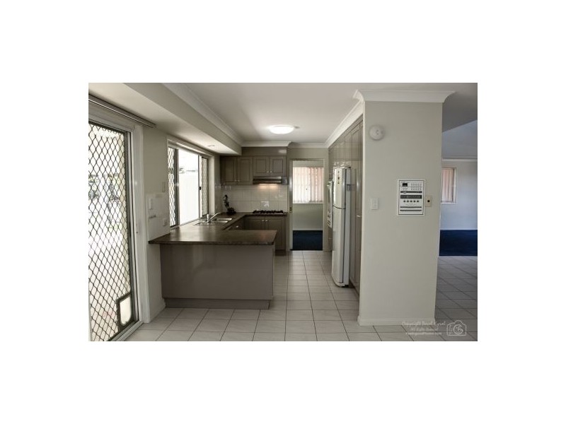8 Swan Lake Cr, Calamvale QLD 4116