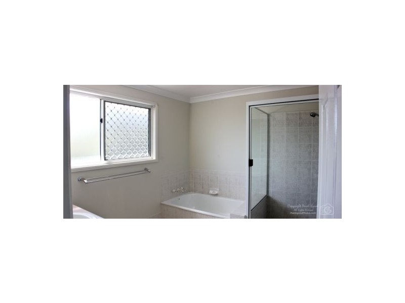 8 Swan Lake Cr, Calamvale QLD 4116