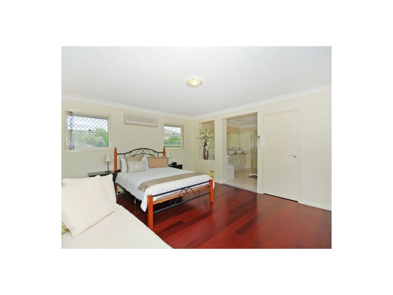 25 The Parkway, Stretton QLD 4116