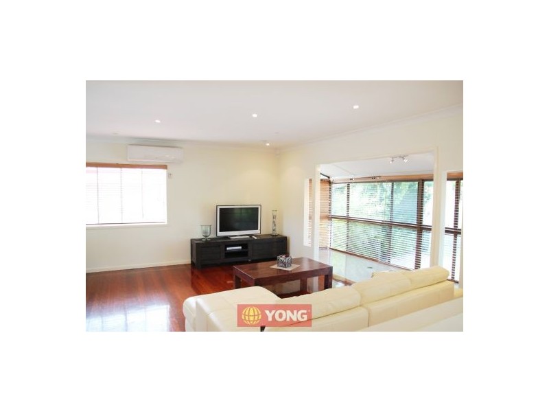 18 Laver St, Macgregor QLD 4109