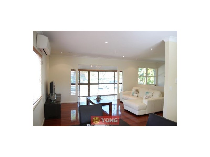 18 Laver St, Macgregor QLD 4109