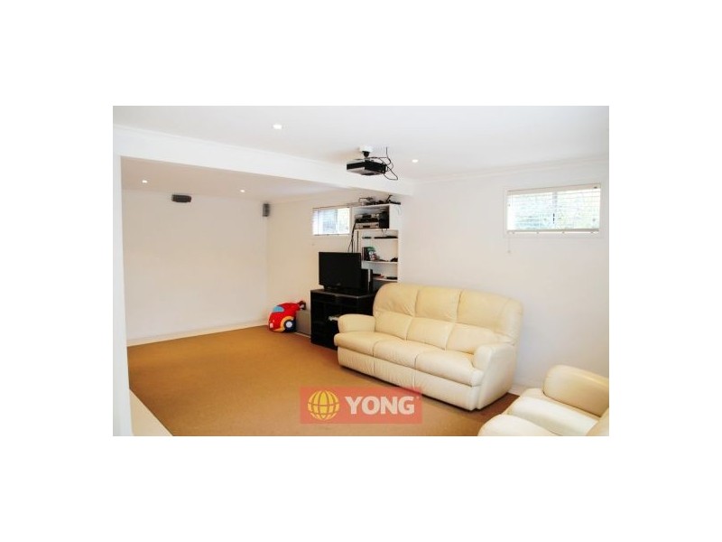 18 Laver St, Macgregor QLD 4109