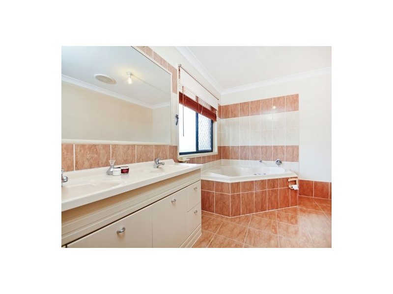 17 Vanderbilt St, Eight Mile Plains QLD 4113