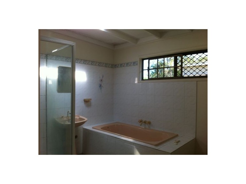 27 Mayes Av, Logan Central QLD 4114