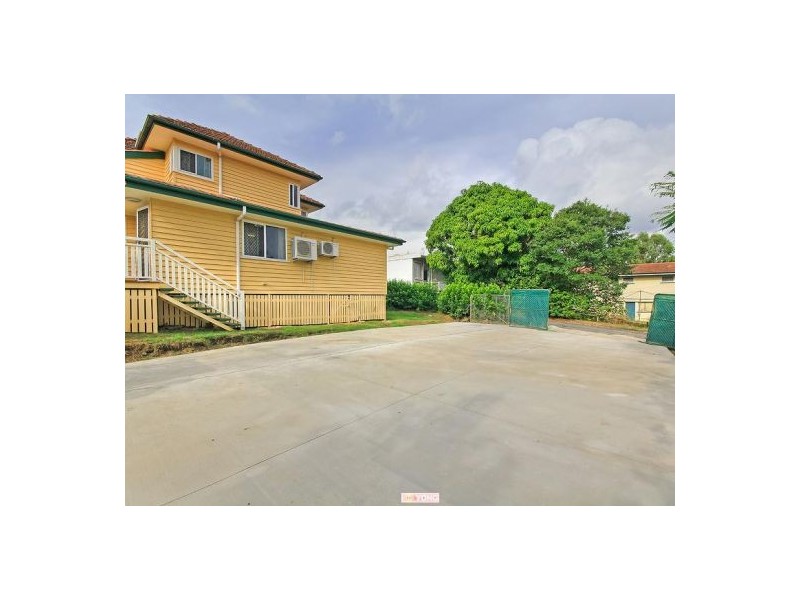 27 Roscoe St, Holland Park QLD 4121