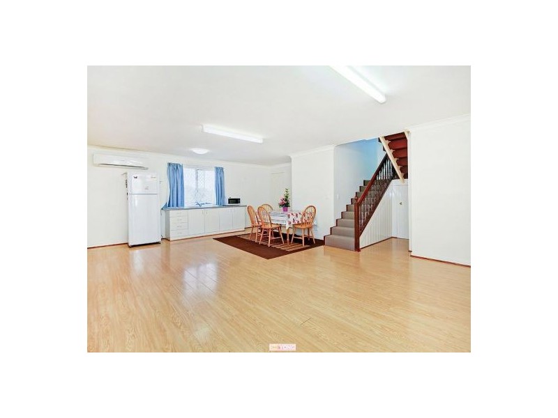 27 Roscoe St, Holland Park QLD 4121