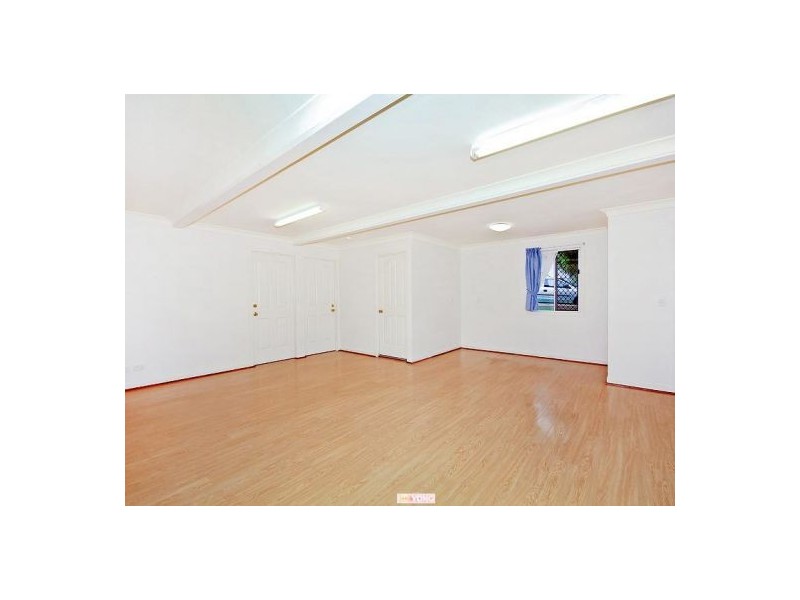 27 Roscoe St, Holland Park QLD 4121