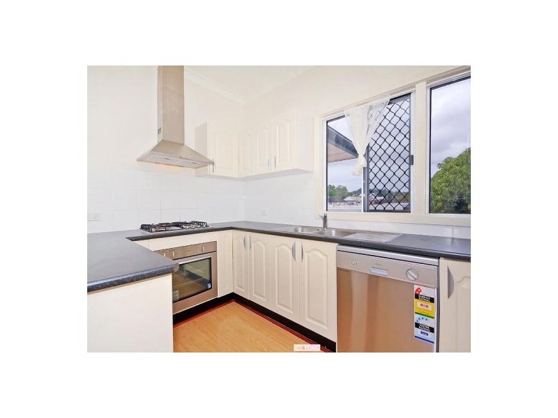 27 Roscoe St, Holland Park QLD 4121