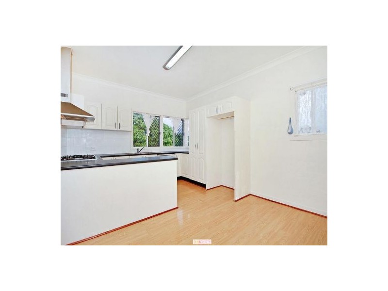 27 Roscoe St, Holland Park QLD 4121