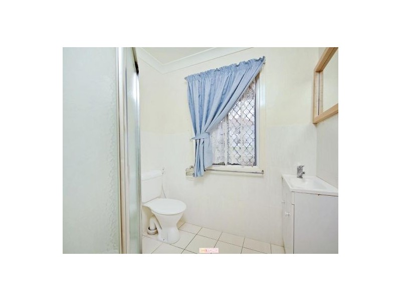 27 Roscoe St, Holland Park QLD 4121