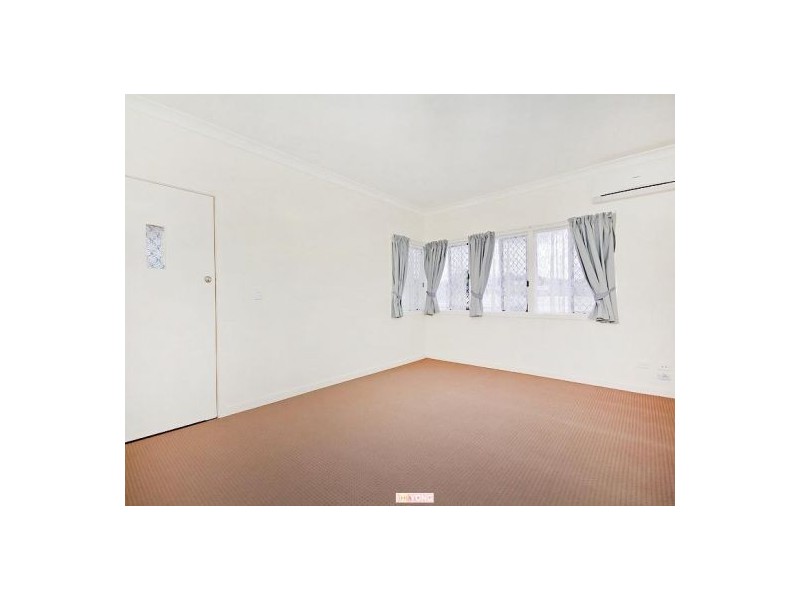 27 Roscoe St, Holland Park QLD 4121