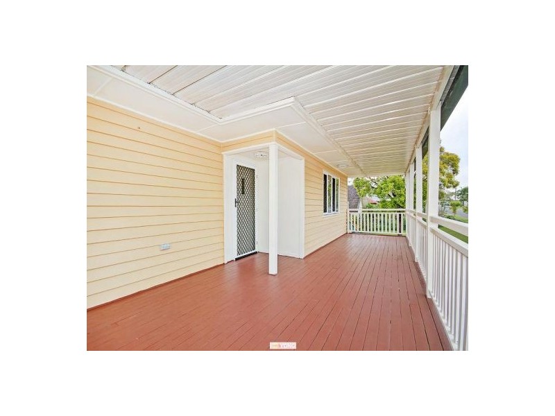 27 Roscoe St, Holland Park QLD 4121