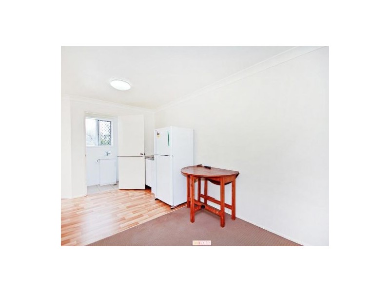 27 Roscoe St, Holland Park QLD 4121