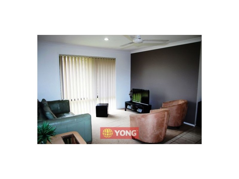 18 Barrine Pl, Parkinson QLD 4115