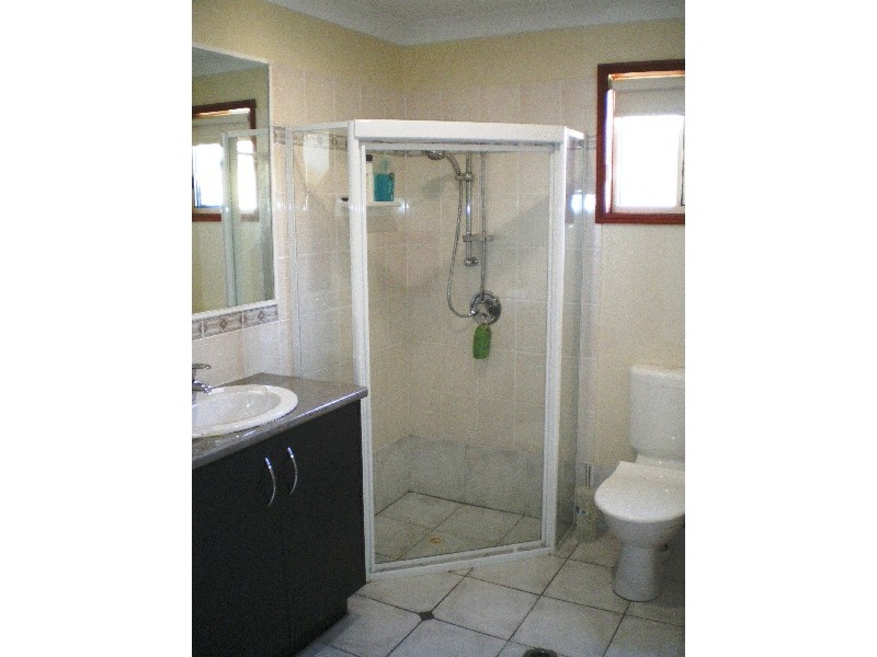 Oxley QLD 4075