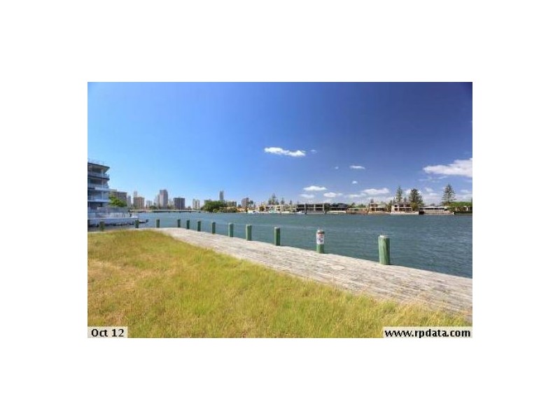 2 Holborow Cl, Surfers Paradise QLD 4217