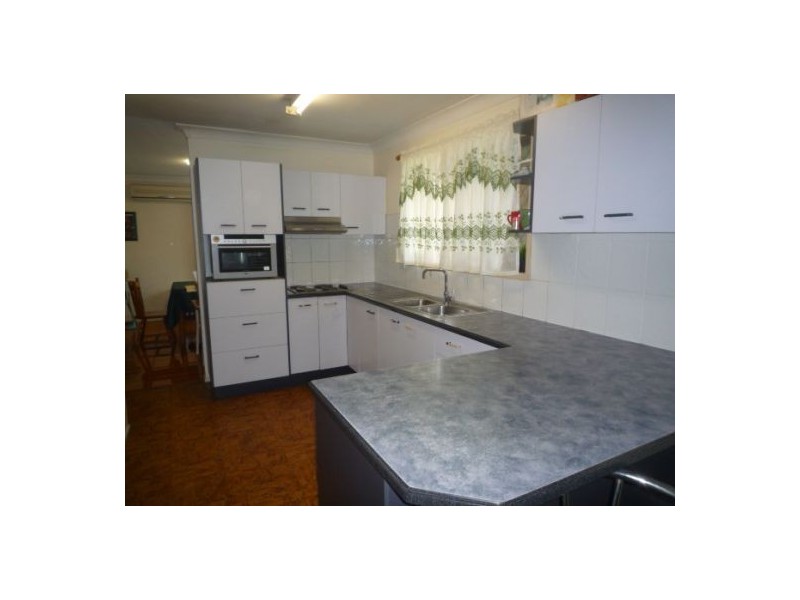 8 Linda St, Kingston QLD 4114