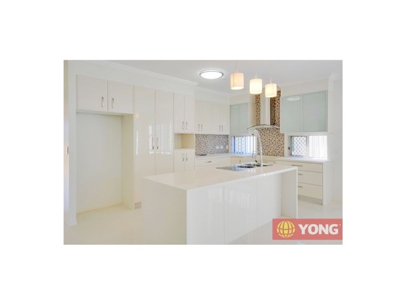 38 Maryland Dr, Regents Park QLD 4118