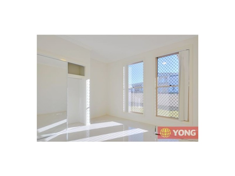 38 Maryland Dr, Regents Park QLD 4118