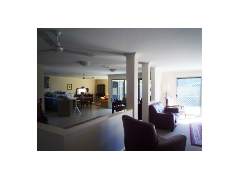 8 Dennis Vale Rd, Daisy Hill QLD 4127