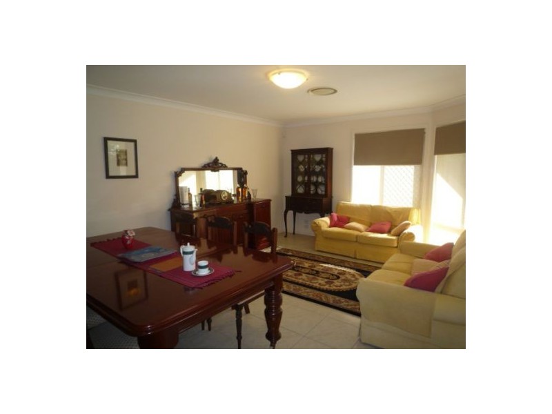 8 Dennis Vale Rd, Daisy Hill QLD 4127