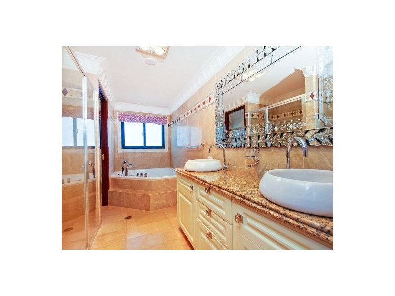 1 Amber Cl, Eight Mile Plains QLD 4113