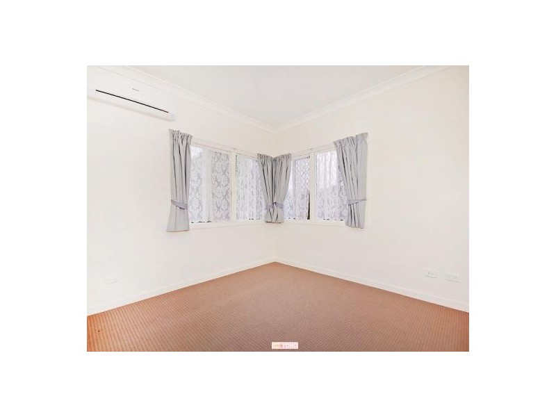 27 Roscoe St, Holland Park QLD 4121